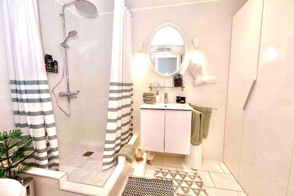 Cute Tiny House Villa Rafína Exterior foto